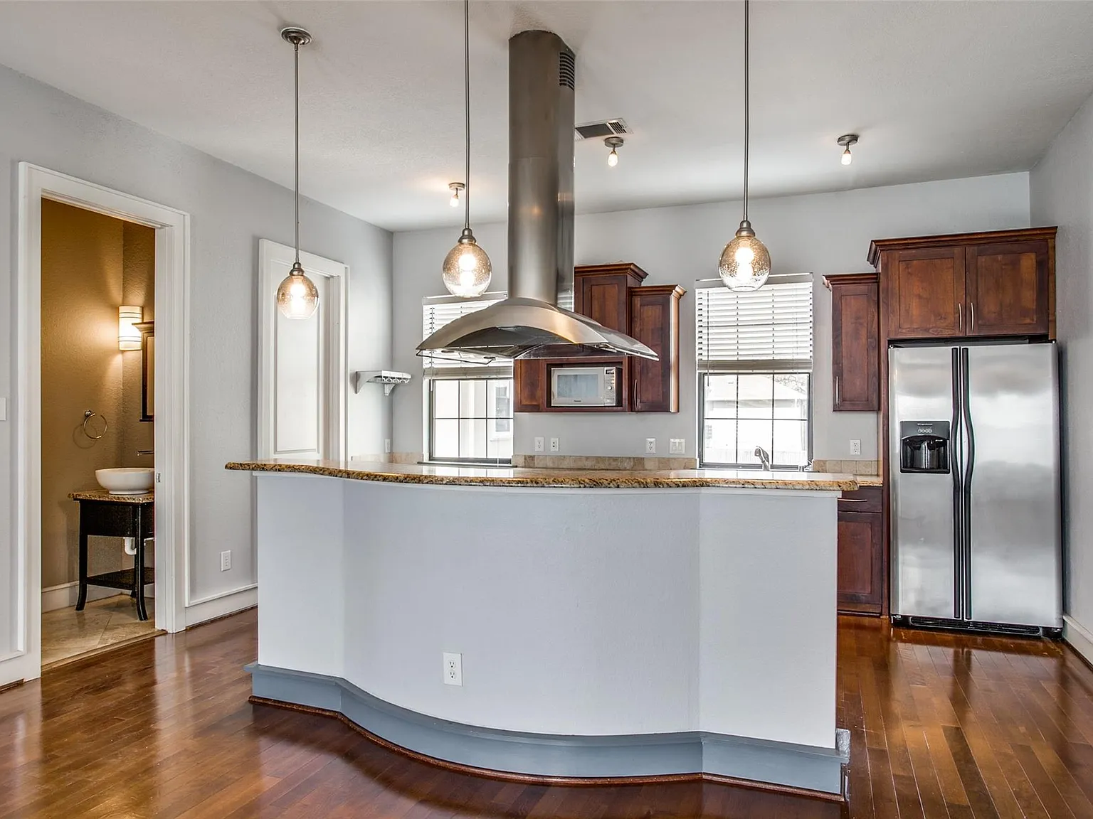 2 bed, 2.5 bath, 1861 sqft, $3,000 — Photo 3