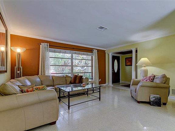 4th image of 2176 Wateroak Dr N