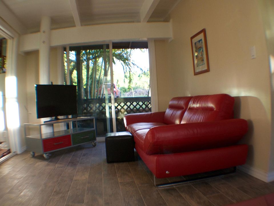 living area, red lether sofa, smart TV, sliding doors, wifi