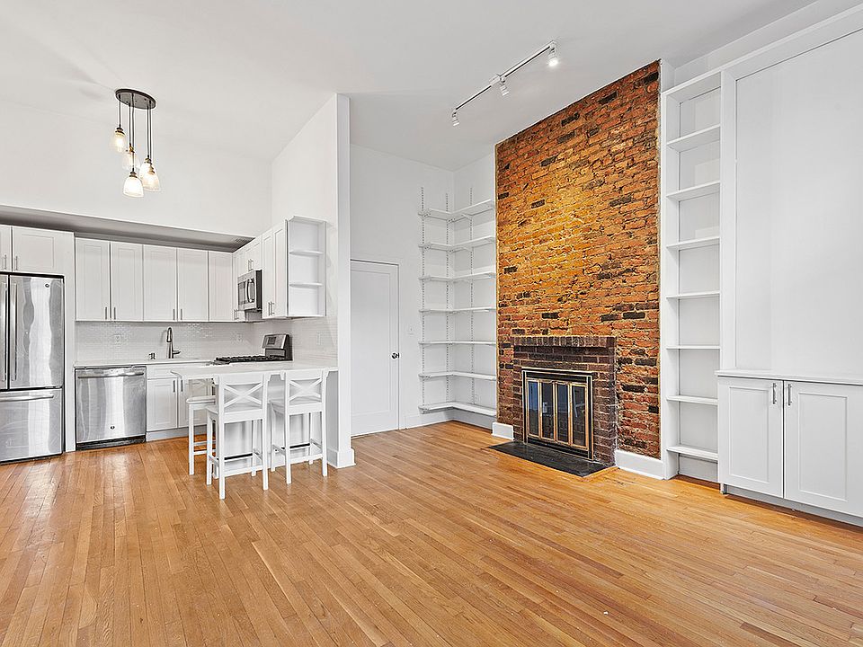 1st image of 113 W Washington Pl #6