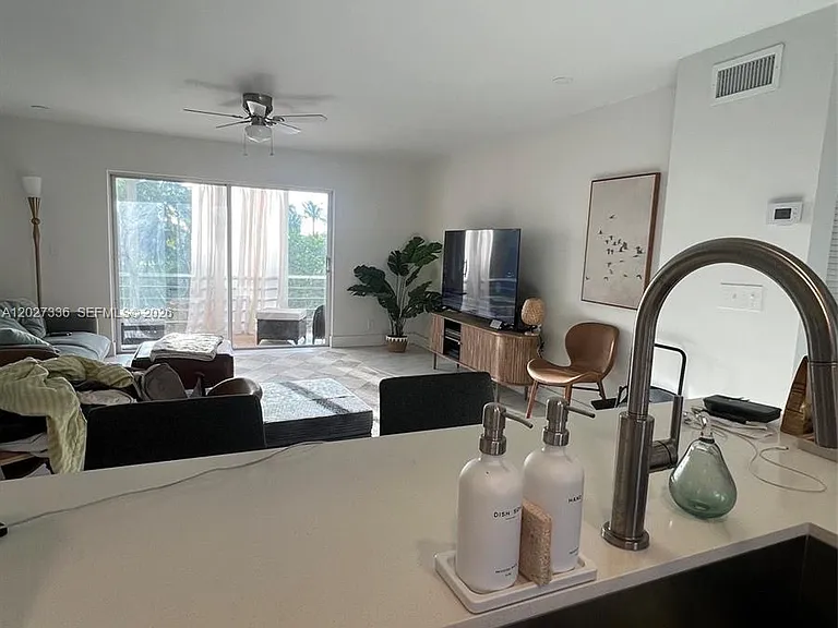 1000 NE 14th Ave #408 — Photo 1