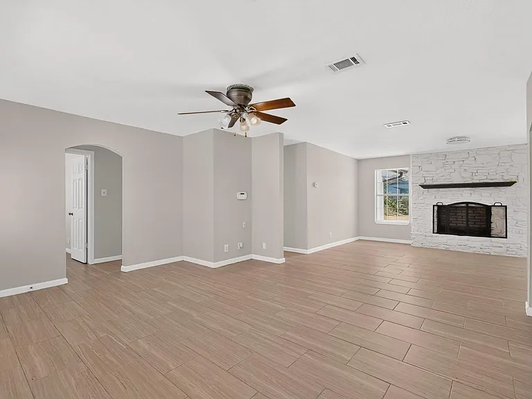 2307 Galway St — Photo 10