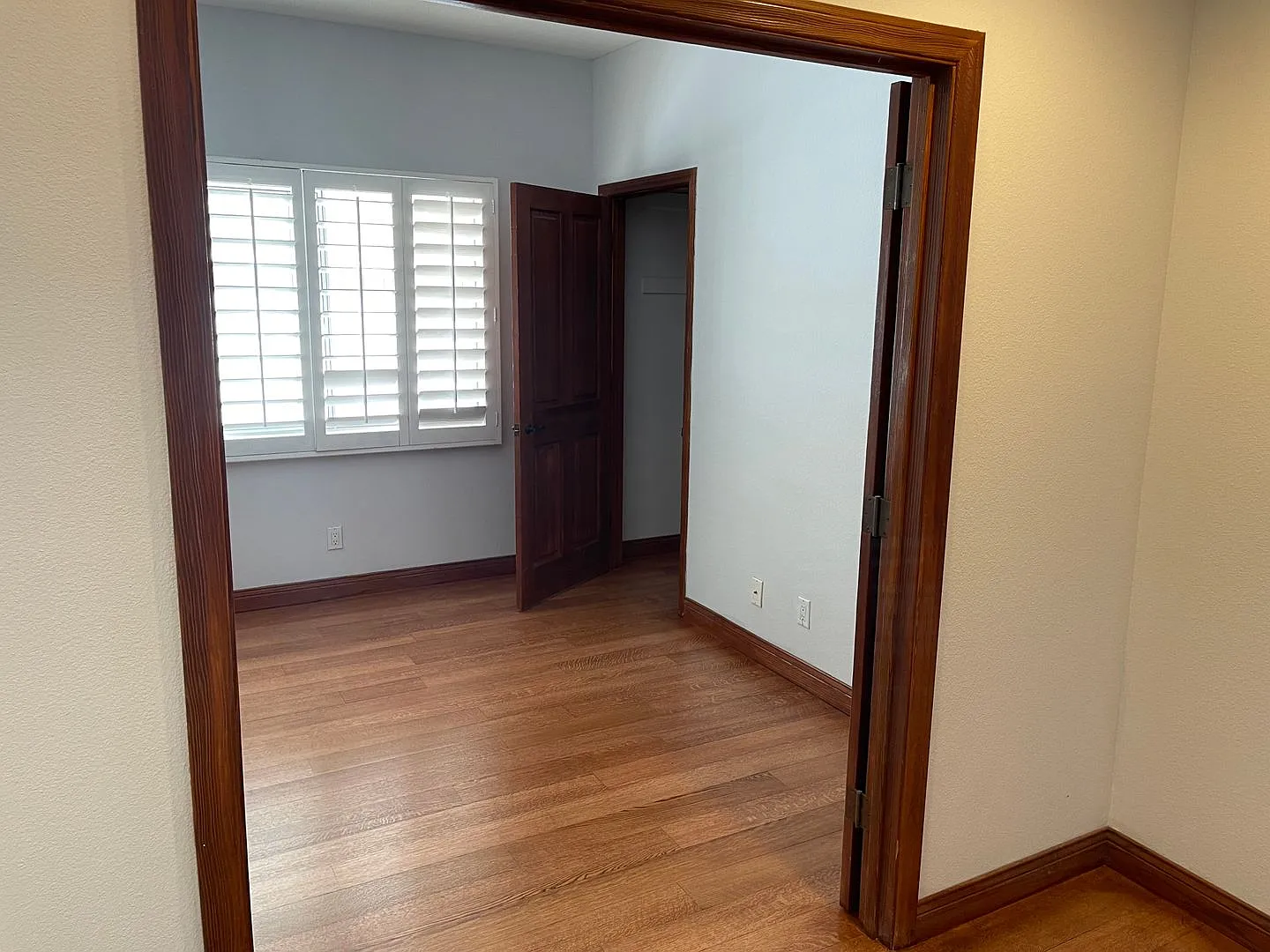 Calabasas Two-Story 4b/3b Beautiful Open Kitchen w/ Hardwood Floors throughout — Photo 4
