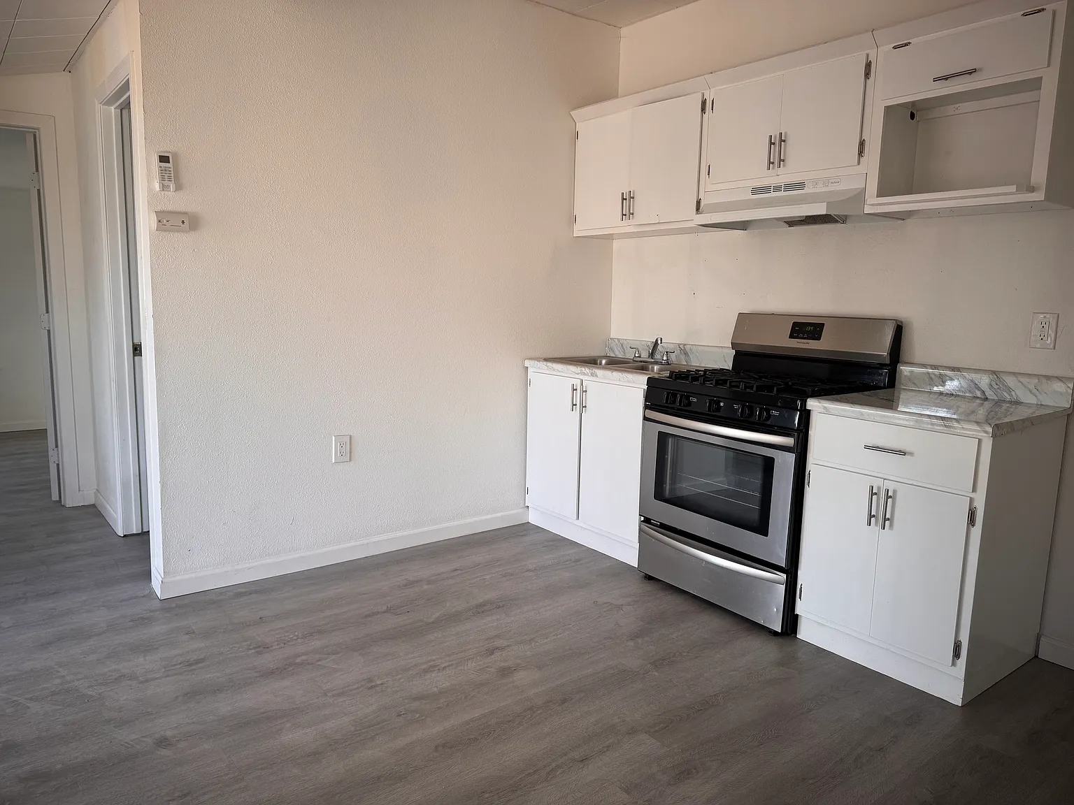 300 Rosemont St — Photo 4