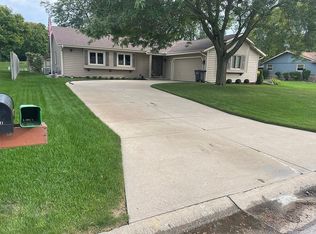 7741 W Imperial Dr, Franklin, WI 53132