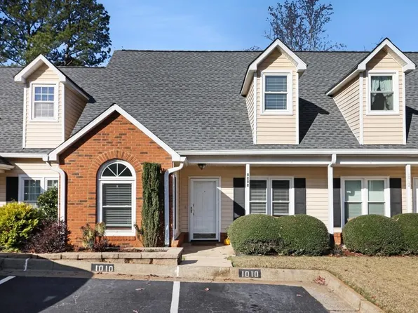 1010 Sasha Ln, Roswell, GA 30075
