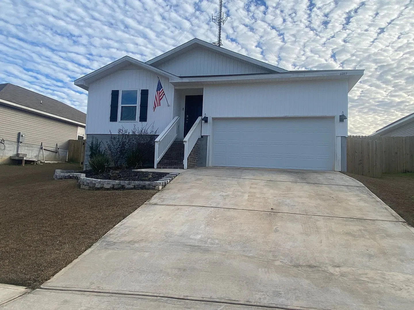 Efficient 4BR Living with Fenced Yard & Convenient Access — Photo 2