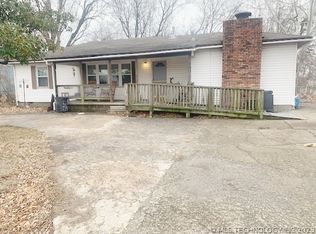300 SE 9th St, Pryor, OK 74361