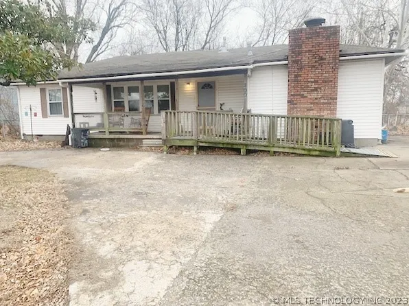 300 SE 9th St, Pryor, OK 74361