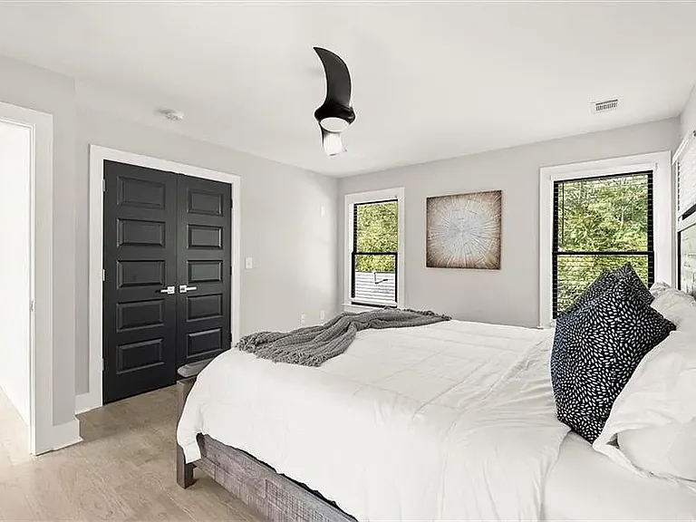2145 Park Ter — Photo 36