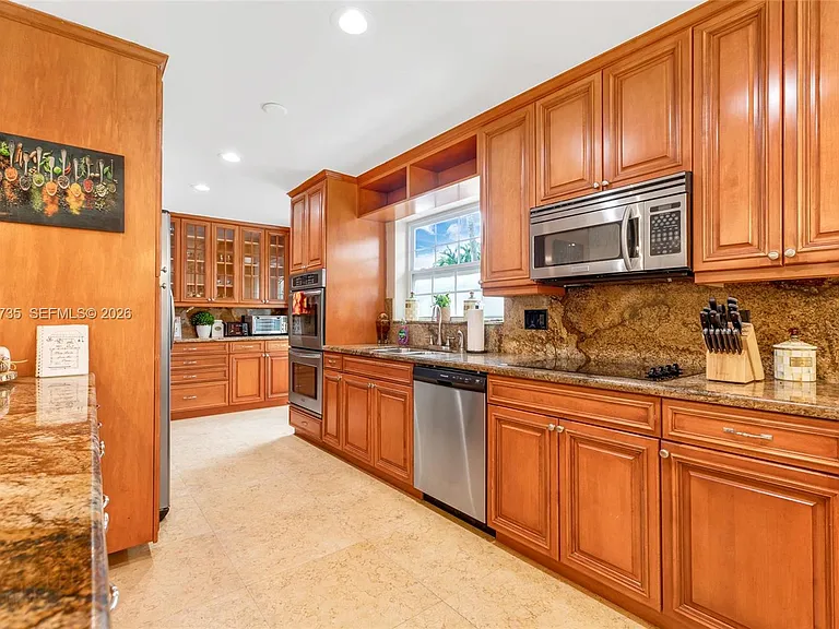1960 Coral Reef Dr — Photo 9