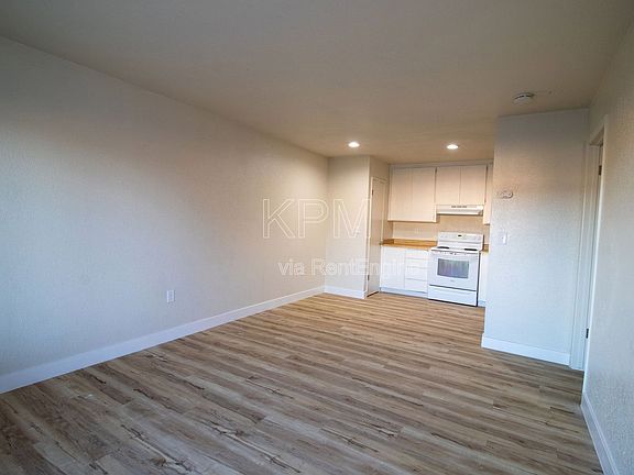 5th image of 3939 N Pershing Ave #29