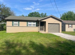 1324 S Estate Ave, Springfield, MO 65804