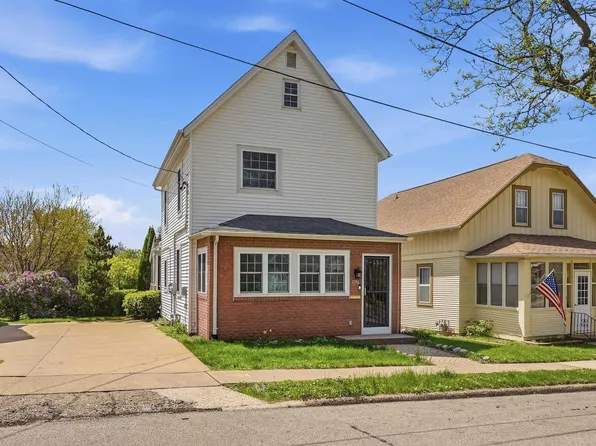 1776 Grace St, Dubuque, IA 52001