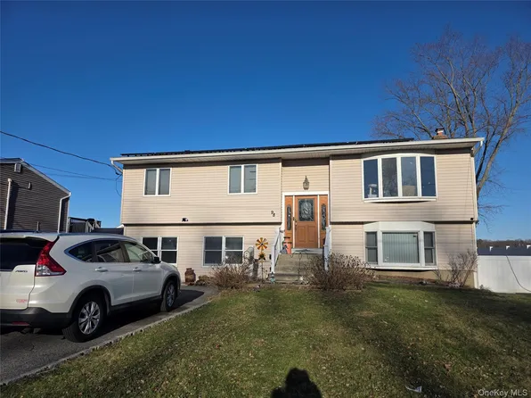 98 Andrew Avenue, Islip Terrace, NY 11752
