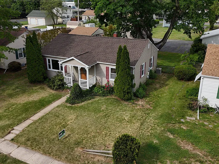 520 Fairview Ave — Photo 1