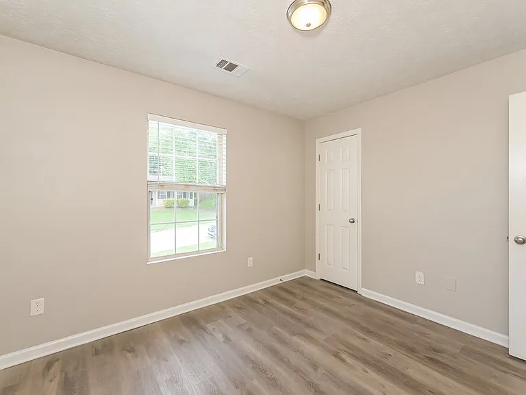 6149 Raleigh Oaks Ct — Photo 14
