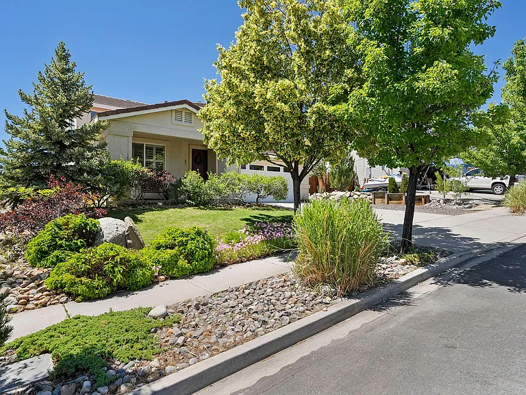 7475 Hunter Glen Dr — Photo 3