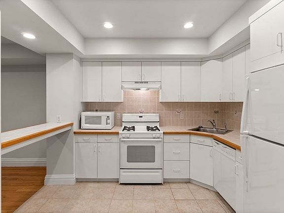 4th image of 74 Monmouth St #1