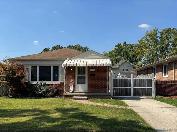 8345 Robindale Ave, Dearborn Heights, MI 48127