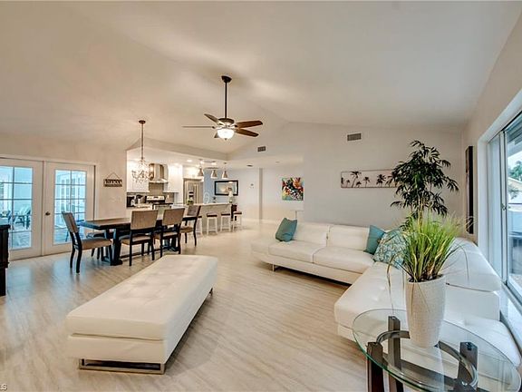 3rd image of 420 SW 52nd St