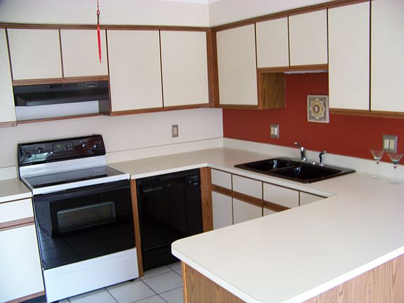 3rd image of 908 Country Club Dr