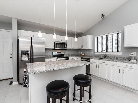 Brand new granite countertops and appliances!