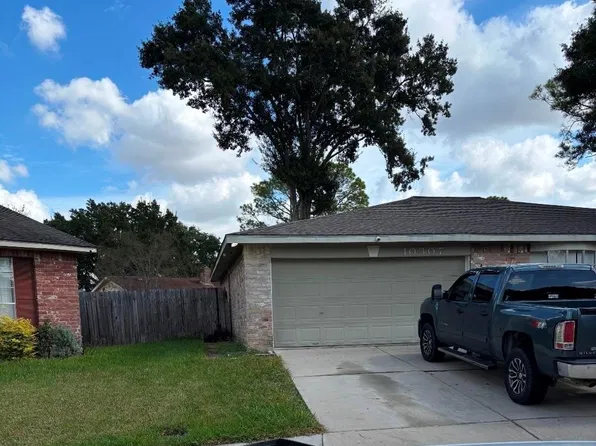 10307 Towne Oak Ln, Sugar Land, TX 77498