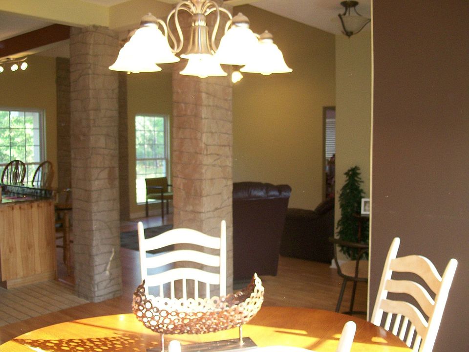 2nd image of 920 Shirley Dr