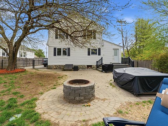 3rd image of 465 Boston Rd