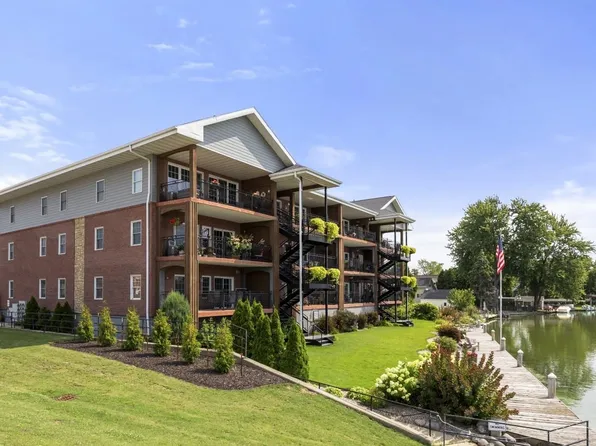 511 Broad St Unit 104, Menasha, WI 54952