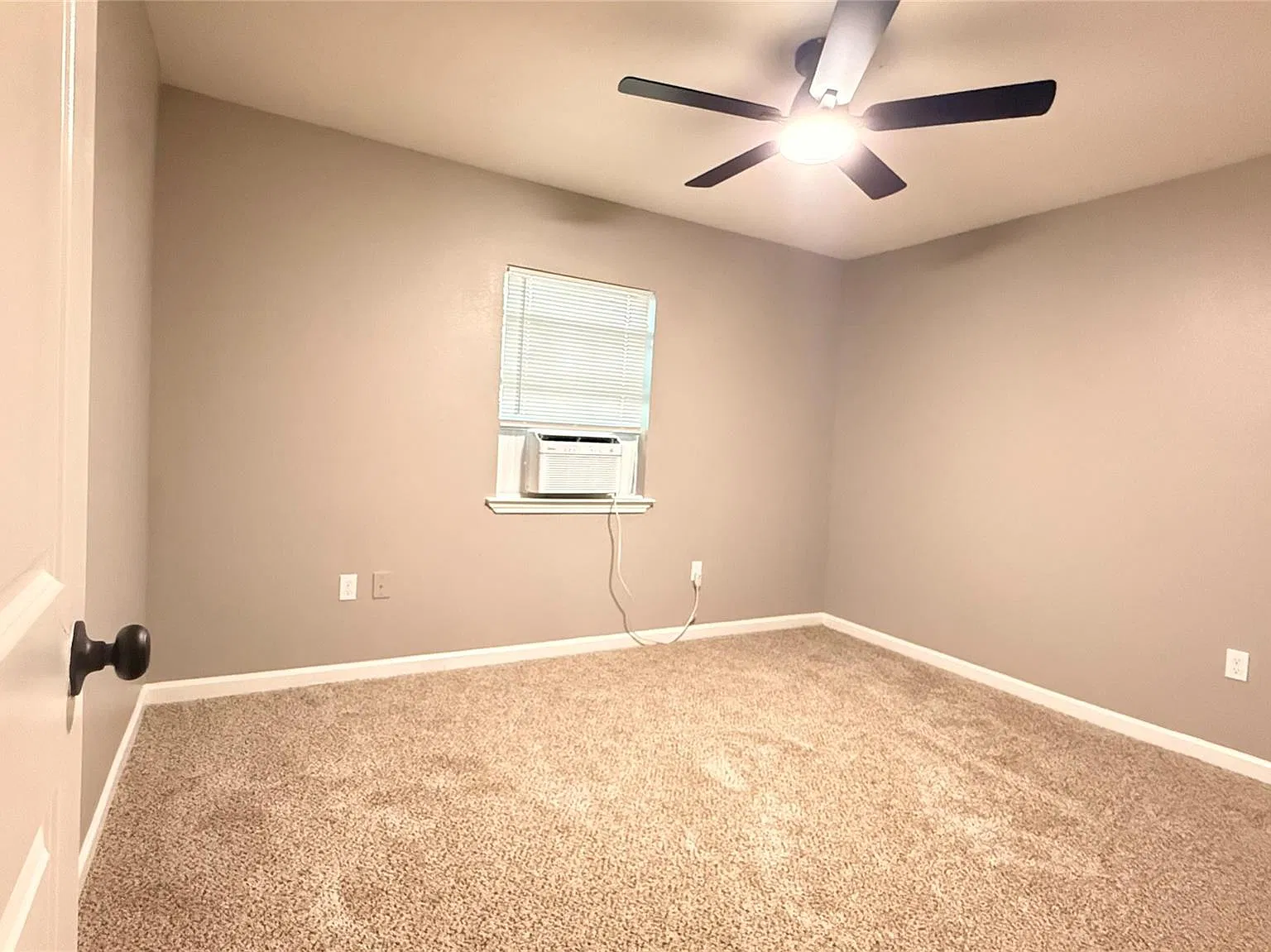 2 bed, 1.0 bath, 800 sqft, $1,000 — Photo 3