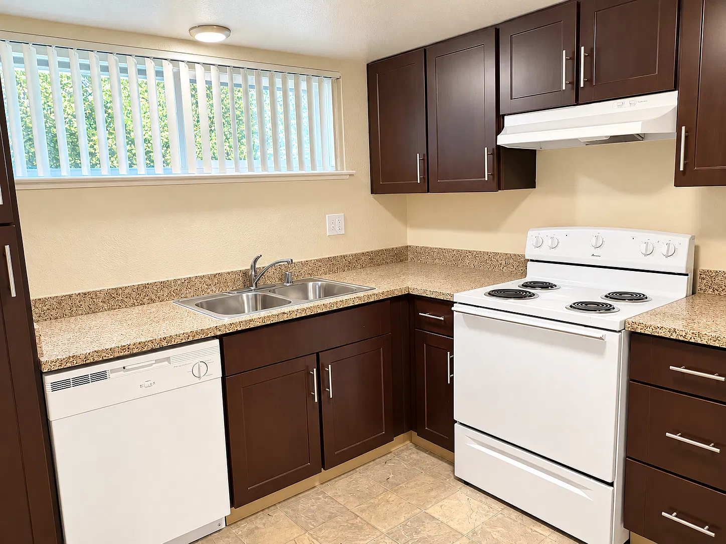 2 bed, 975 sqft, $1,995 — Photo 2