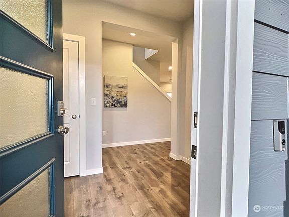 4th image of 5011 85th Avenue NE