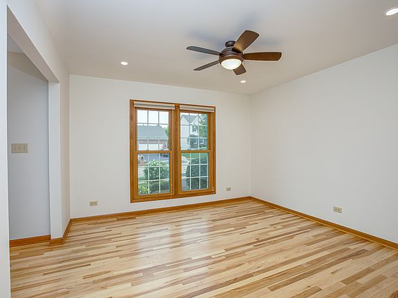 4th image of 591 Meadowview Dr