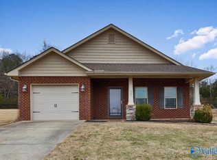 273 Lazy Oak Dr, New Market, AL 35761