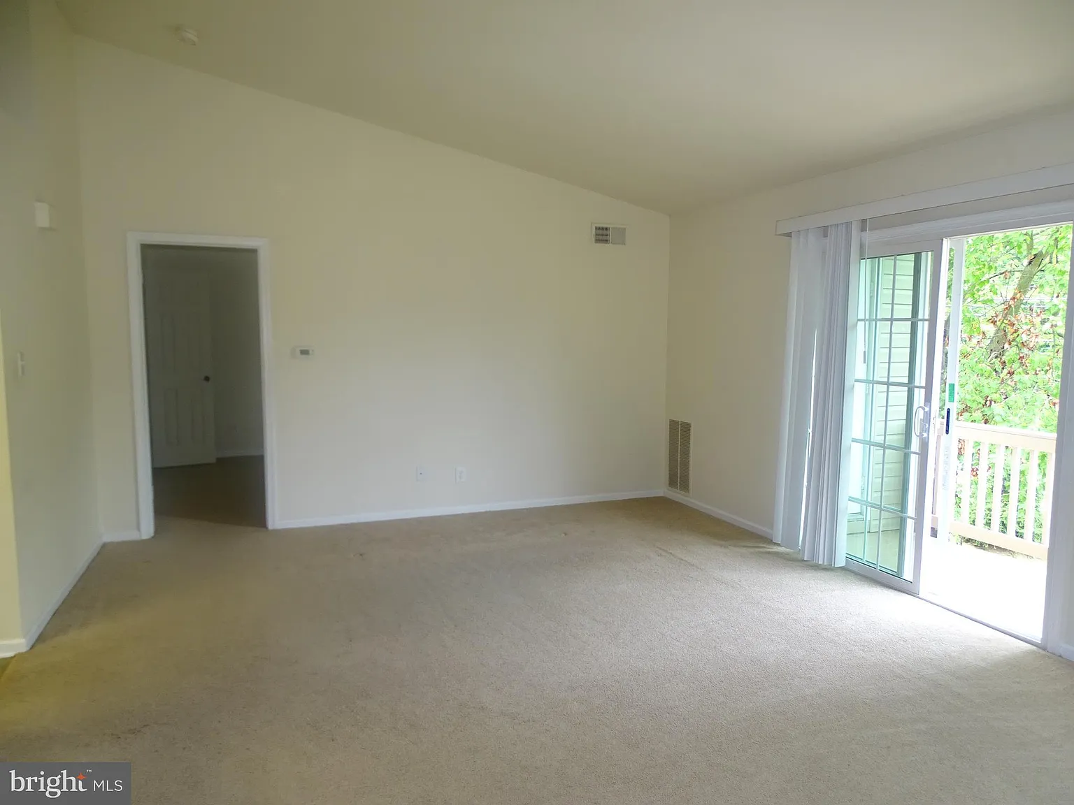 2 bed, 1.0 bath, $2,100 — Photo 2
