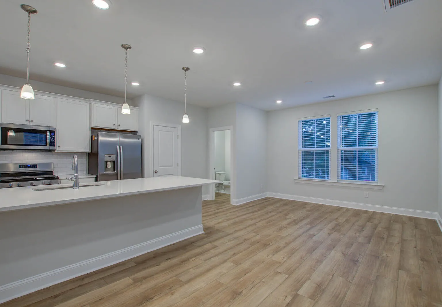 4 bed, 3.5 bath, 1941 sqft, $2,895 — Photo 4