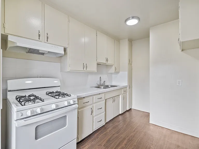1135 Wilmington Blvd — Photo 13