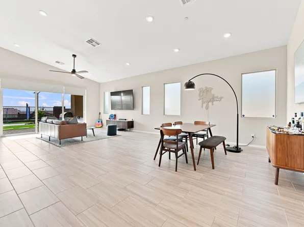 96 Sarabeth St, Las Vegas, NV 89138