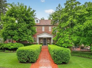 9111 Clayton Rd, Saint Louis, MO 63124