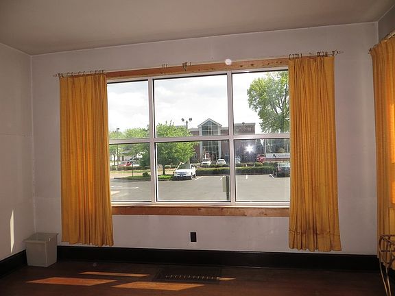 5th image of 1813 Frederica St