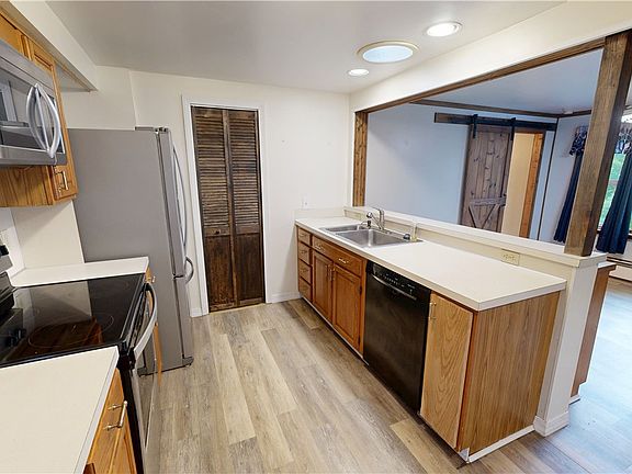 4th image of 20 Pineview Ter