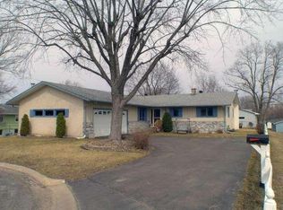 1025 Monroe St, Onalaska, WI 54650