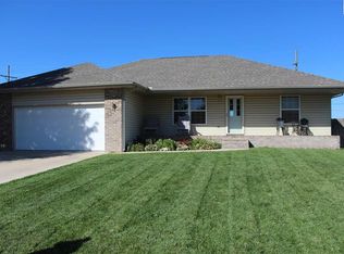 1218 E 28th Ave, Hutchinson, KS 67502