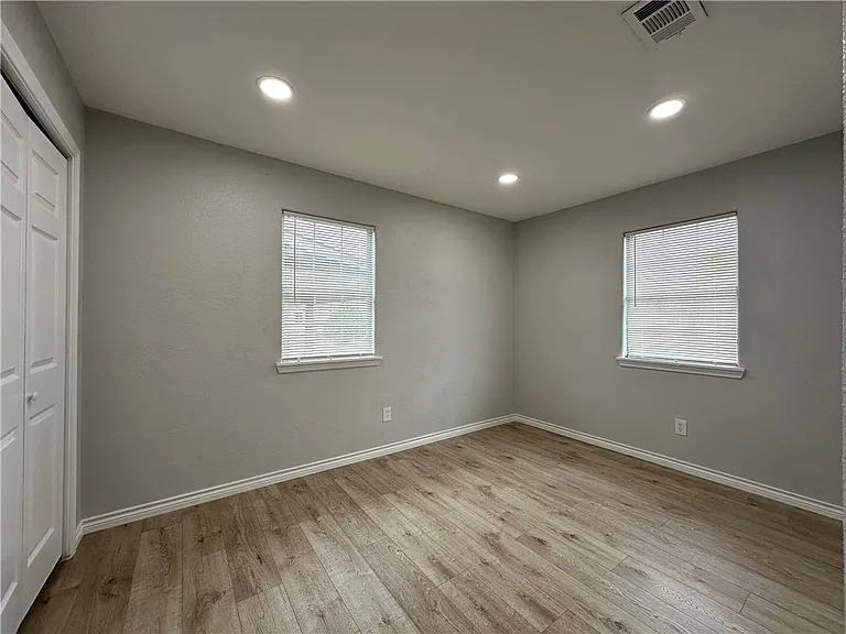 1202 Main Dr — Photo 13