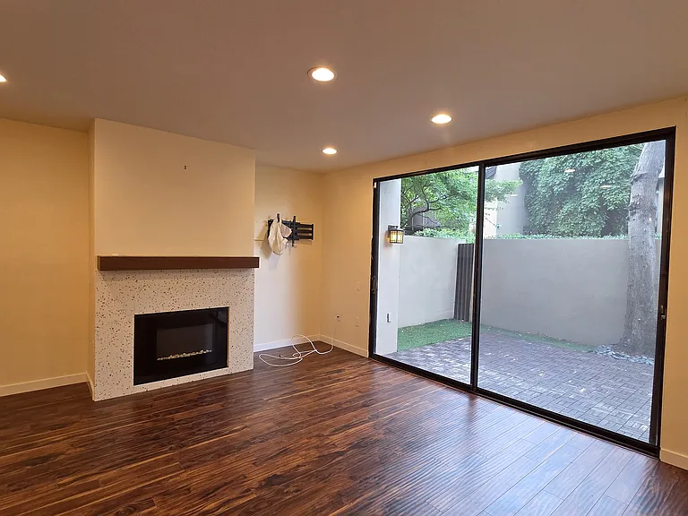 878 Woodside Ln E #2 — Photo 18