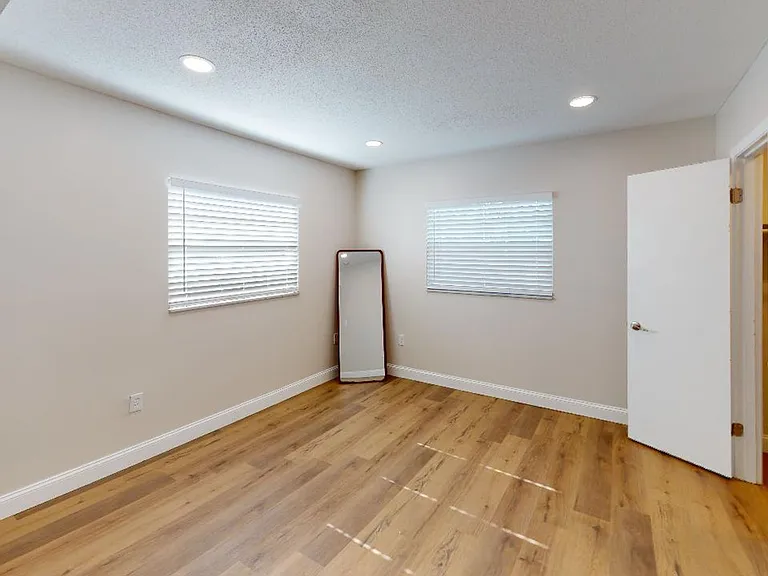 129 E Amelia St — Photo 18