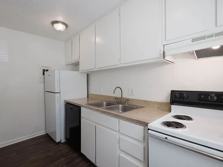 Hampton Hall | Comfort, Convenience, & Community All In One — Photo 136