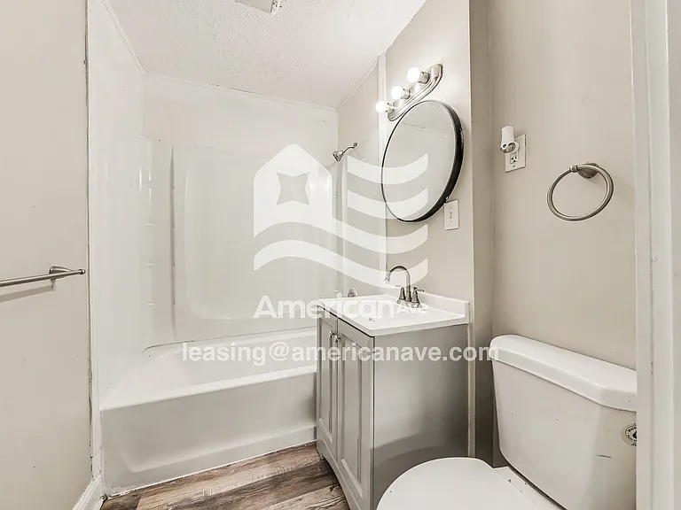 1067930_009_main_bathroom_10.jpg
